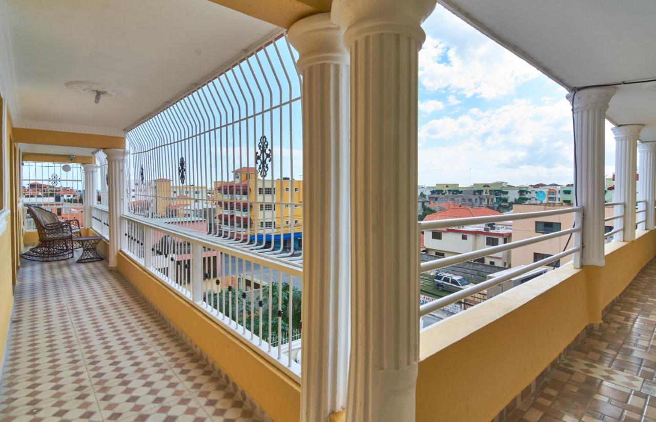 Bnb Tropical Island Aparthotel - Corales Del Sur - Santo Domingo Este Bagian luar foto