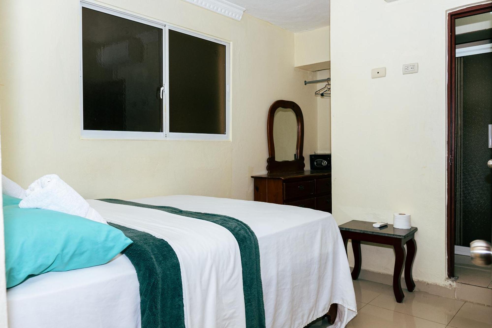 Bnb Tropical Island Aparthotel - Corales Del Sur - Santo Domingo Este Bagian luar foto